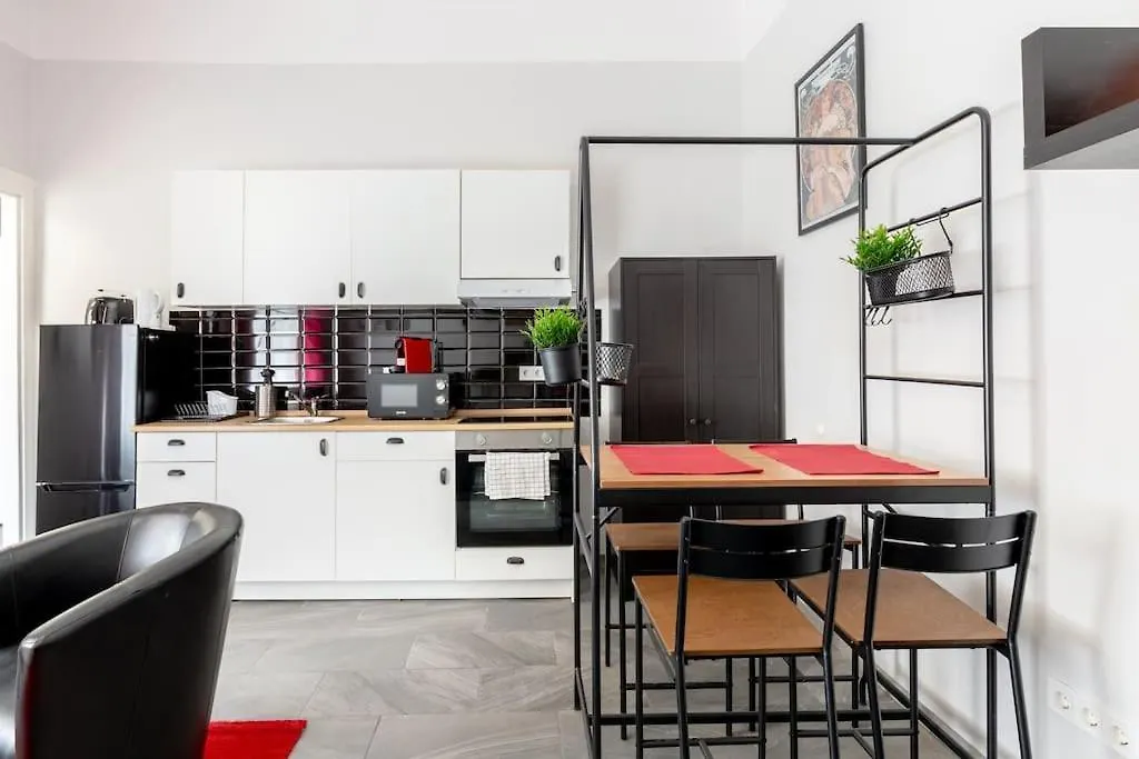 Kz10E Paola Apt On Kazinczy Utca Budapeszt Apartament