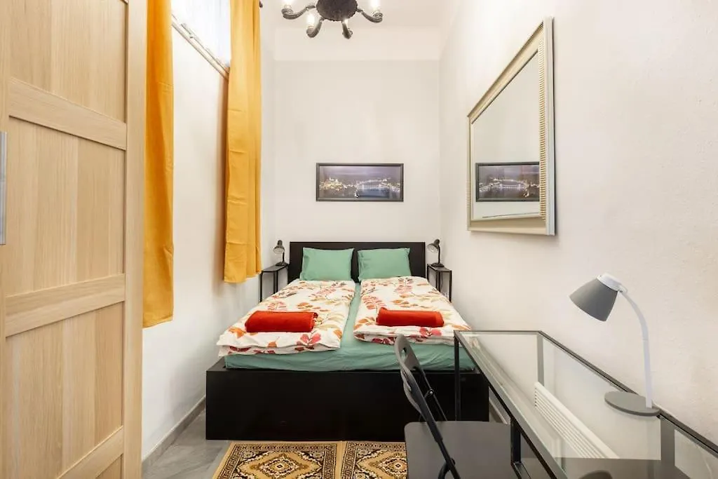 Kz10E Paola Apt On Kazinczy Utca Budapeszt Apartament