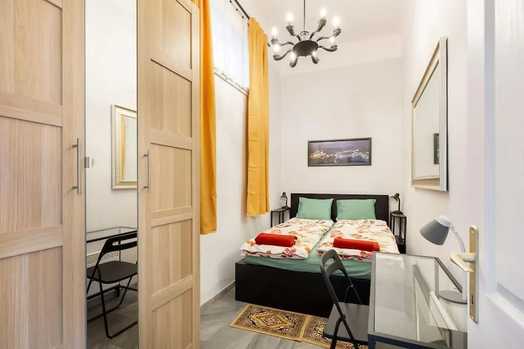 Kz10E Paola Apt On Kazinczy Utca Budapeszt